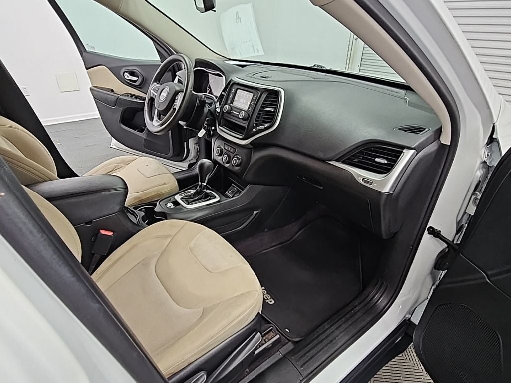 2016 Jeep Cherokee Sport