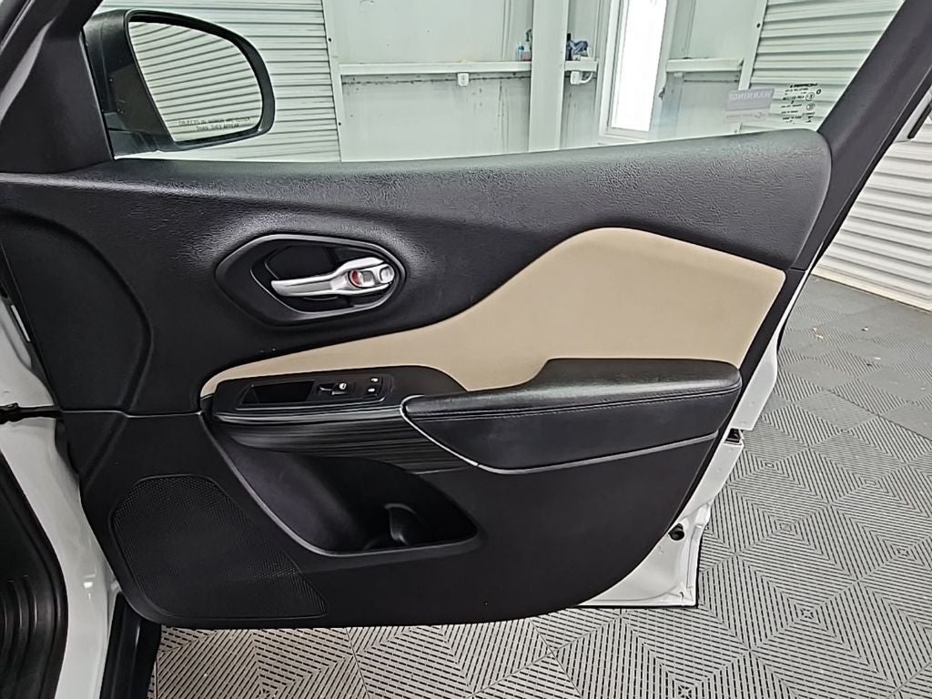 2016 Jeep Cherokee Sport