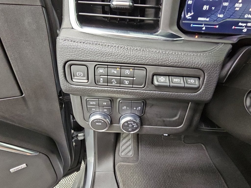 2023 GMC Yukon Denali - Photo 31