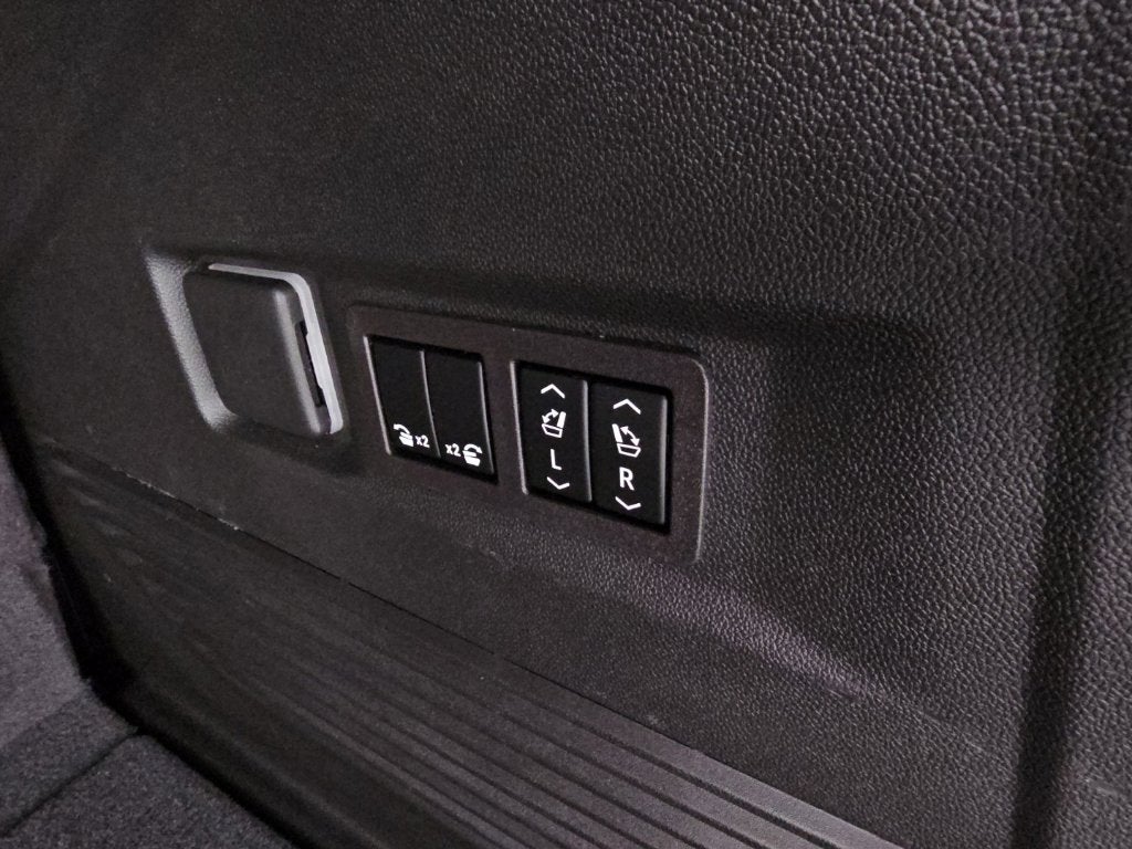 2023 GMC Yukon Denali - Photo 42