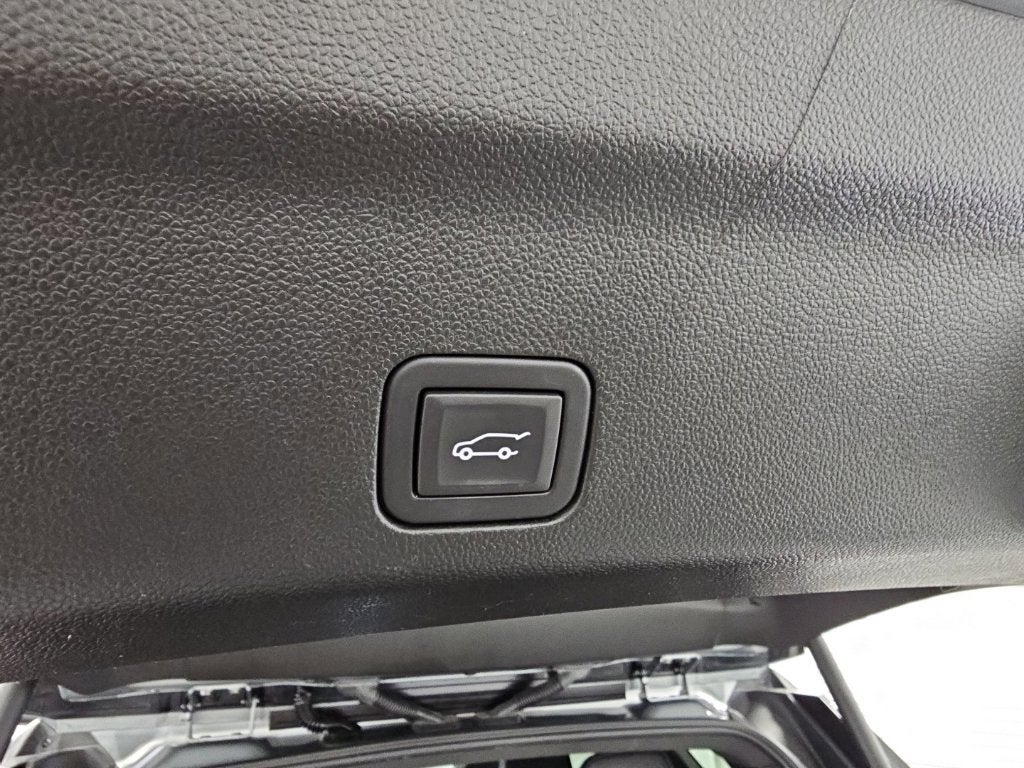 2023 GMC Yukon Denali - Photo 43