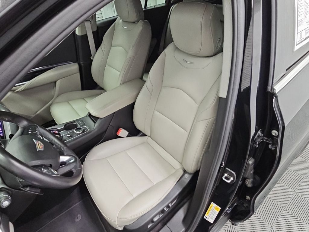 2023 Cadillac XT4 Luxury