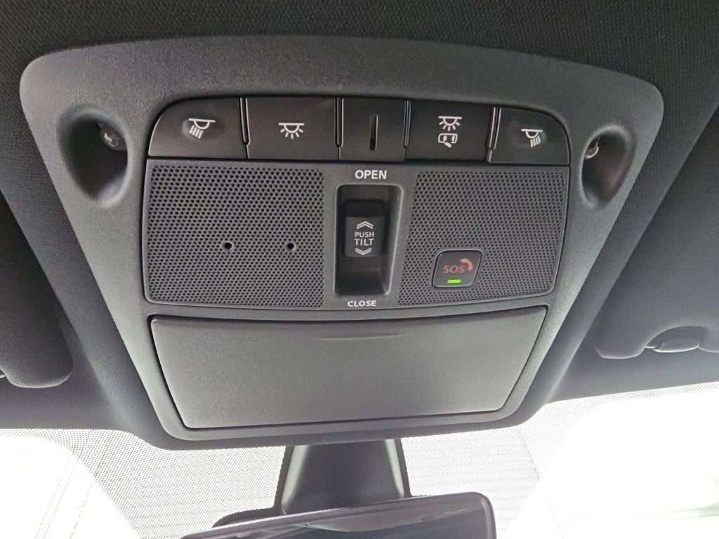 2023 Nissan Maxima SR