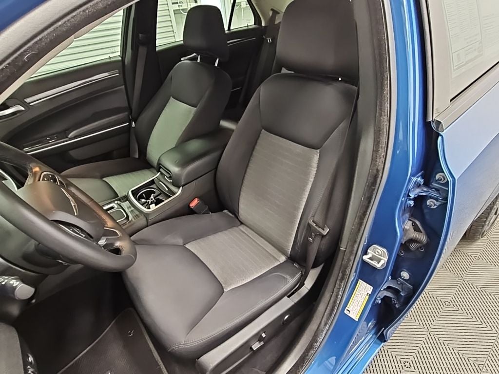 2022 Chrysler 300 Touring