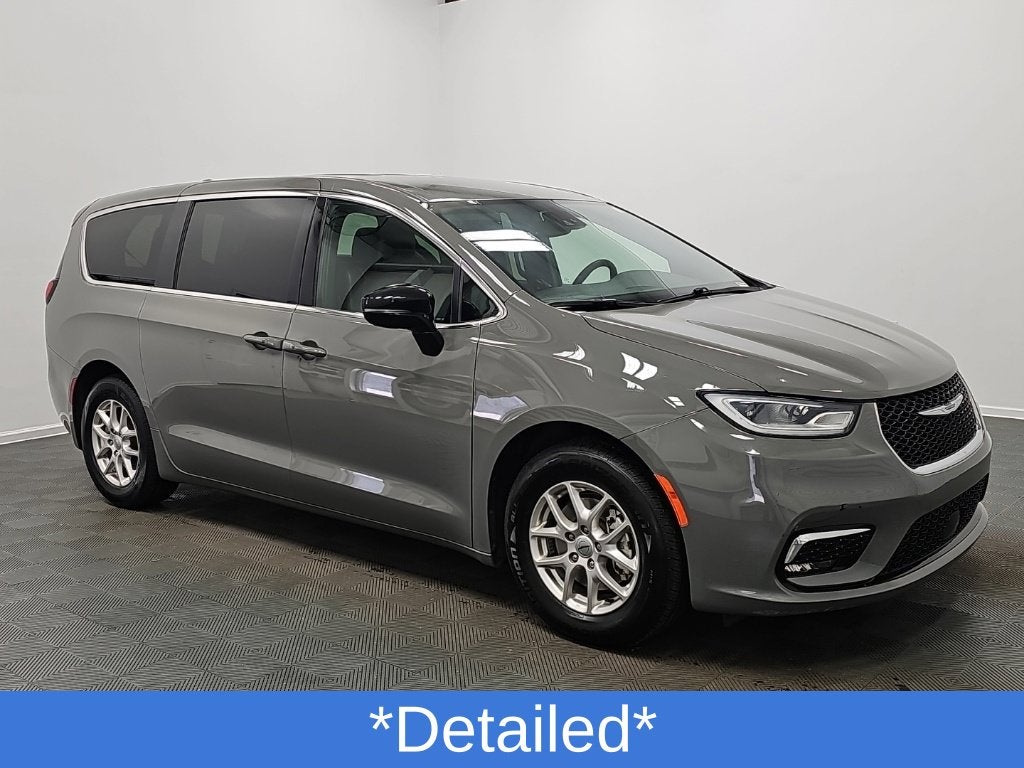 2025 Chrysler Pacifica Select