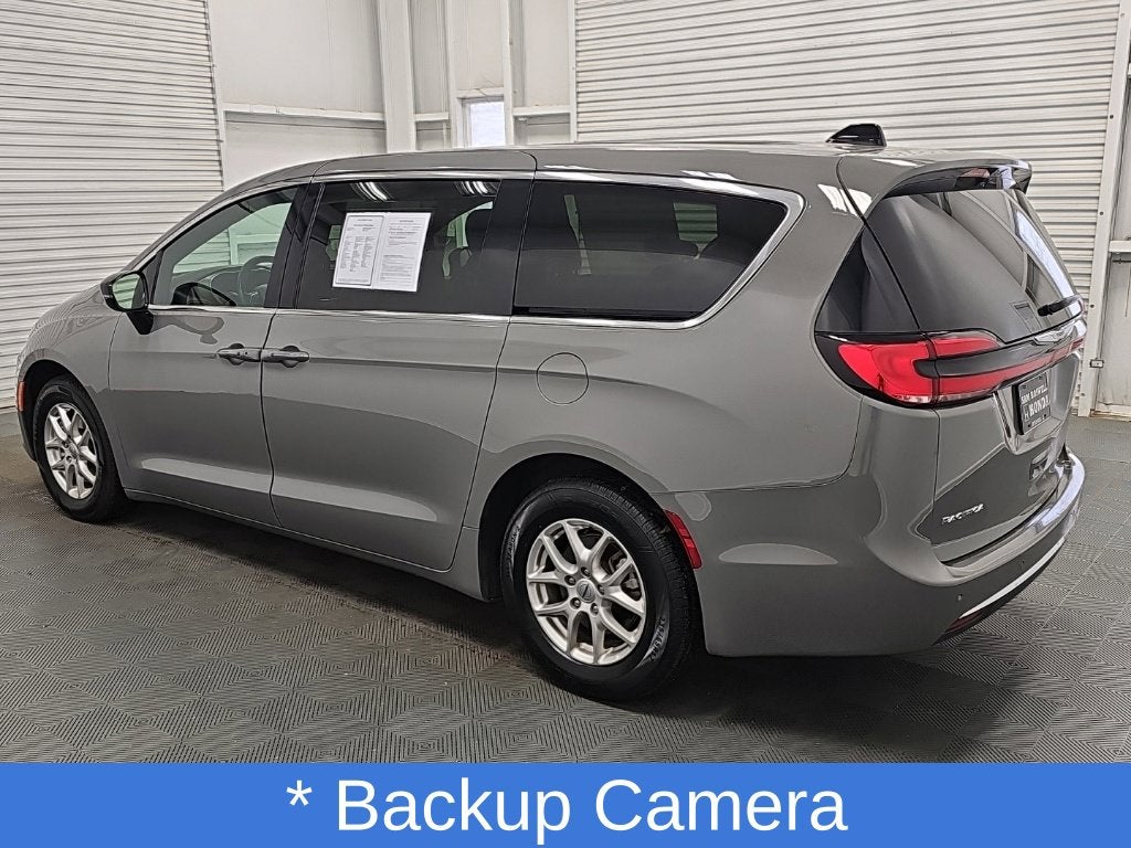 2025 Chrysler Pacifica Select