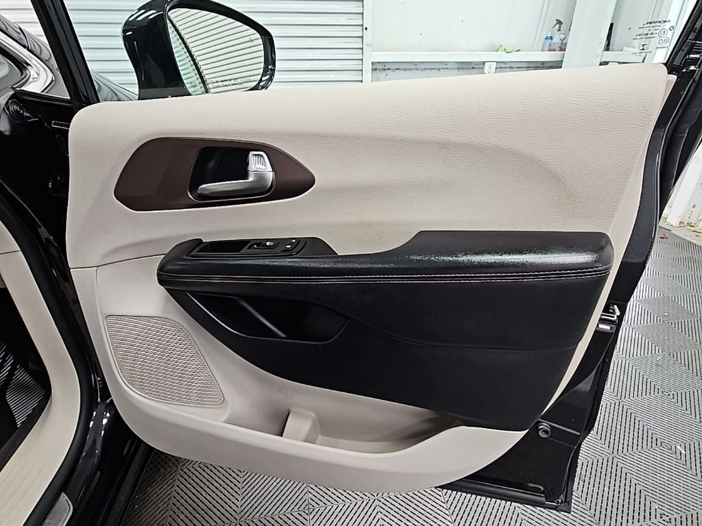 2017 Chrysler Pacifica Touring L