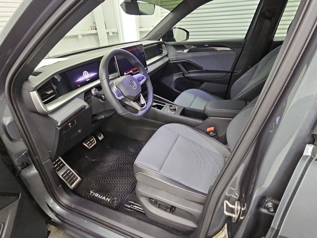 2025 Volkswagen Tiguan 2.0T SE R-Line Black