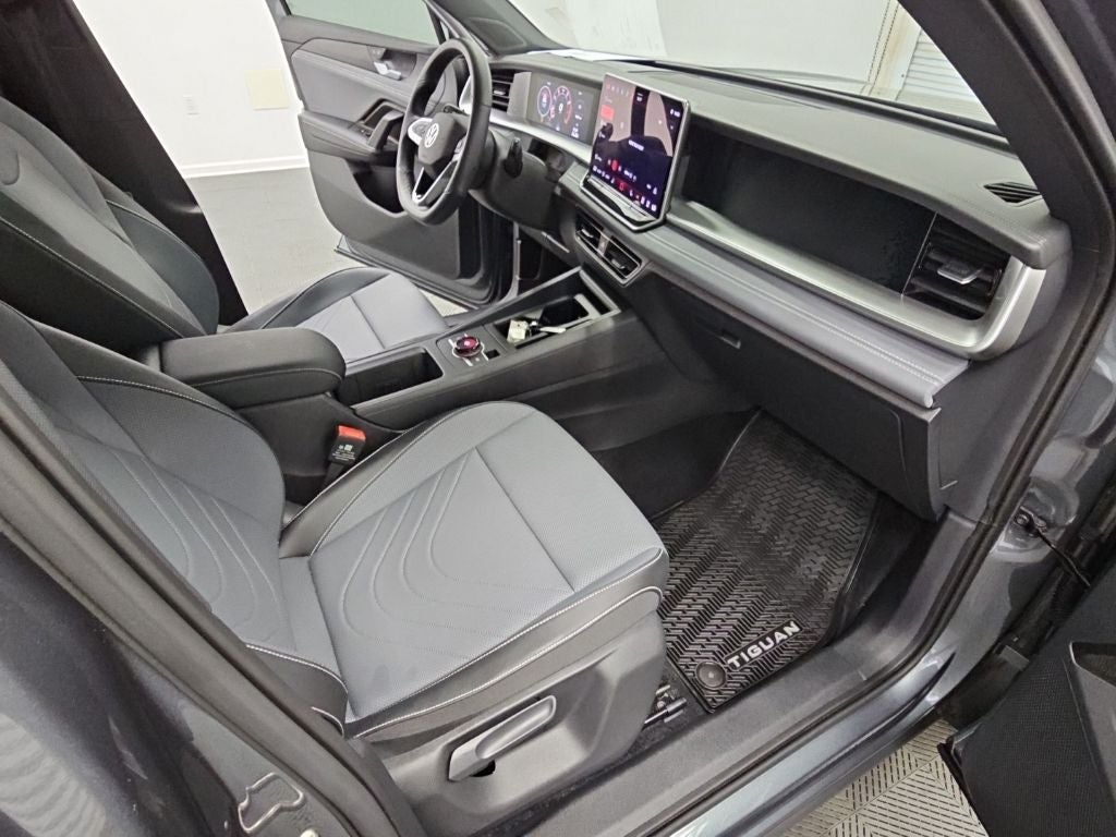 2025 Volkswagen Tiguan 2.0T SE R-Line Black