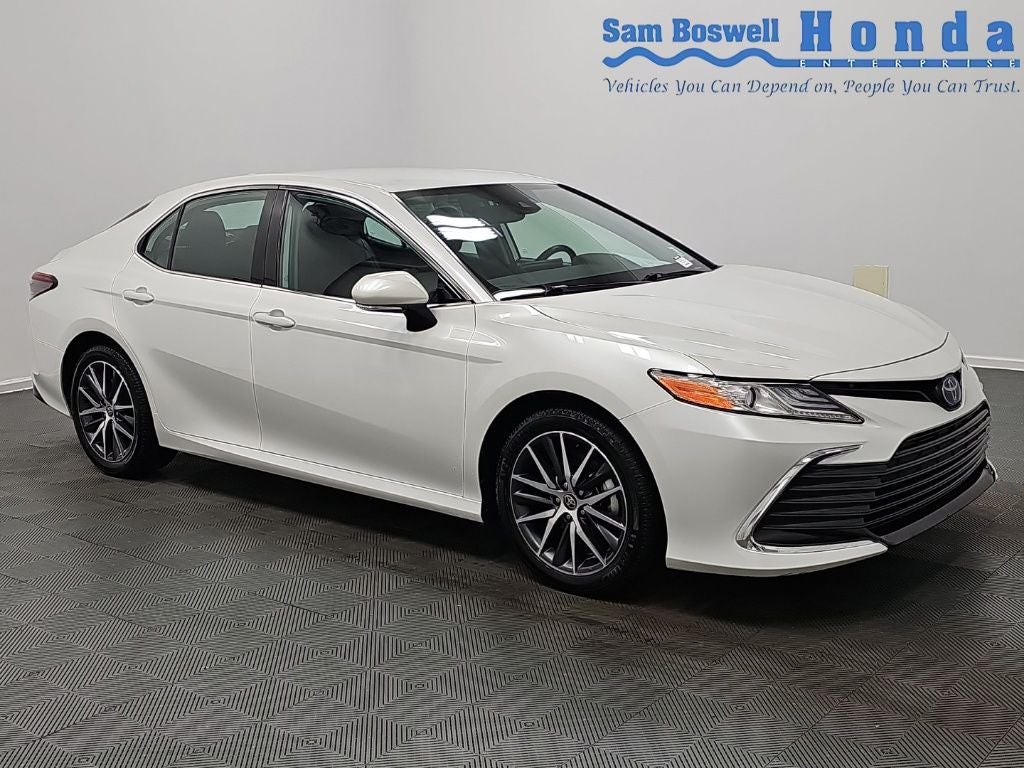 2022 Toyota Camry Hybrid XLE