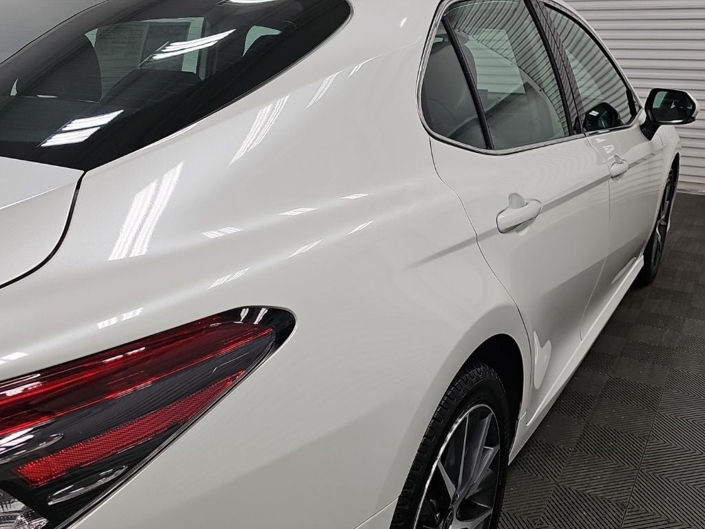 2022 Toyota Camry Hybrid XLE