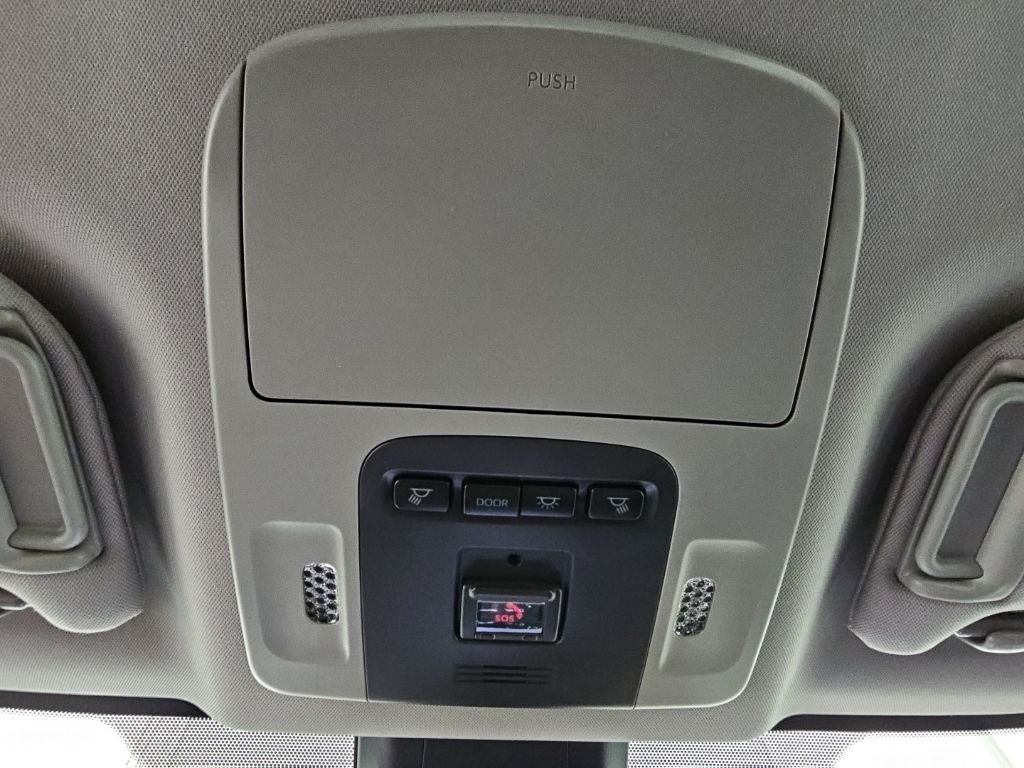 2022 Toyota Camry Hybrid XLE