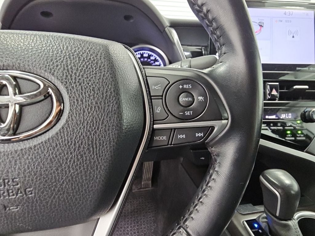 2022 Toyota Camry Hybrid XLE