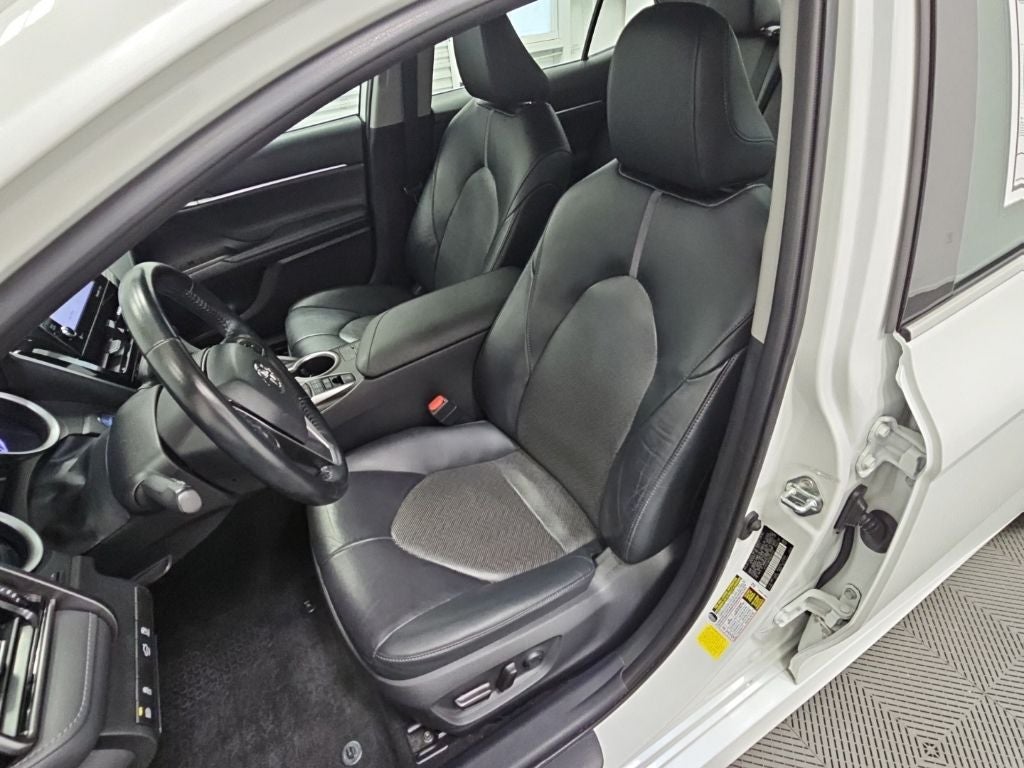 2022 Toyota Camry Hybrid XLE