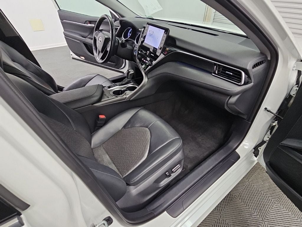 2022 Toyota Camry Hybrid XLE