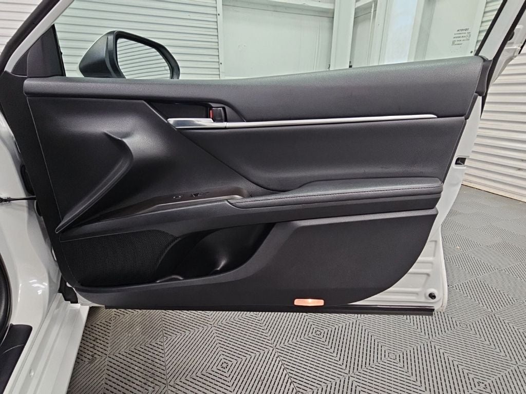 2022 Toyota Camry Hybrid XLE