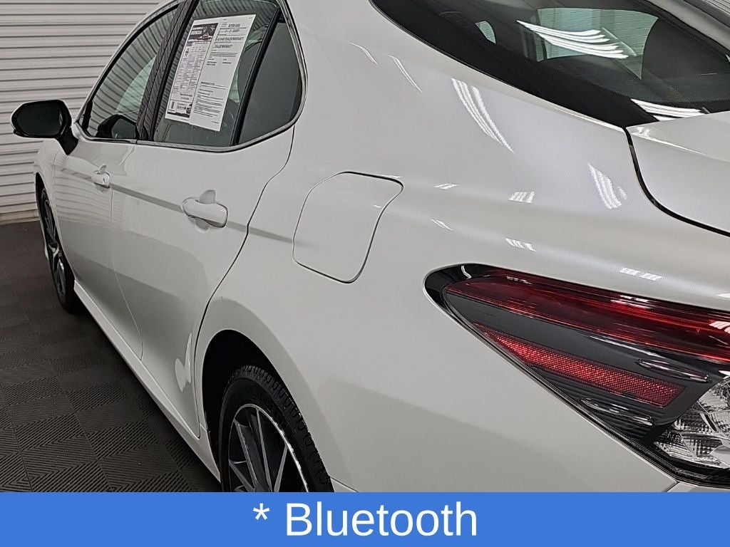 2022 Toyota Camry Hybrid XLE