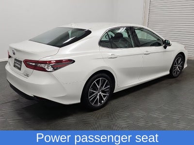 2022 Toyota Camry Hybrid XLE