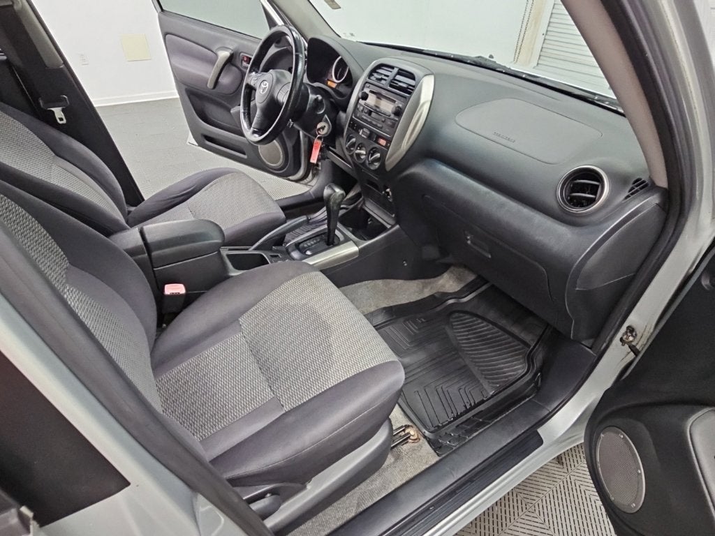 2005 Toyota RAV4 Base