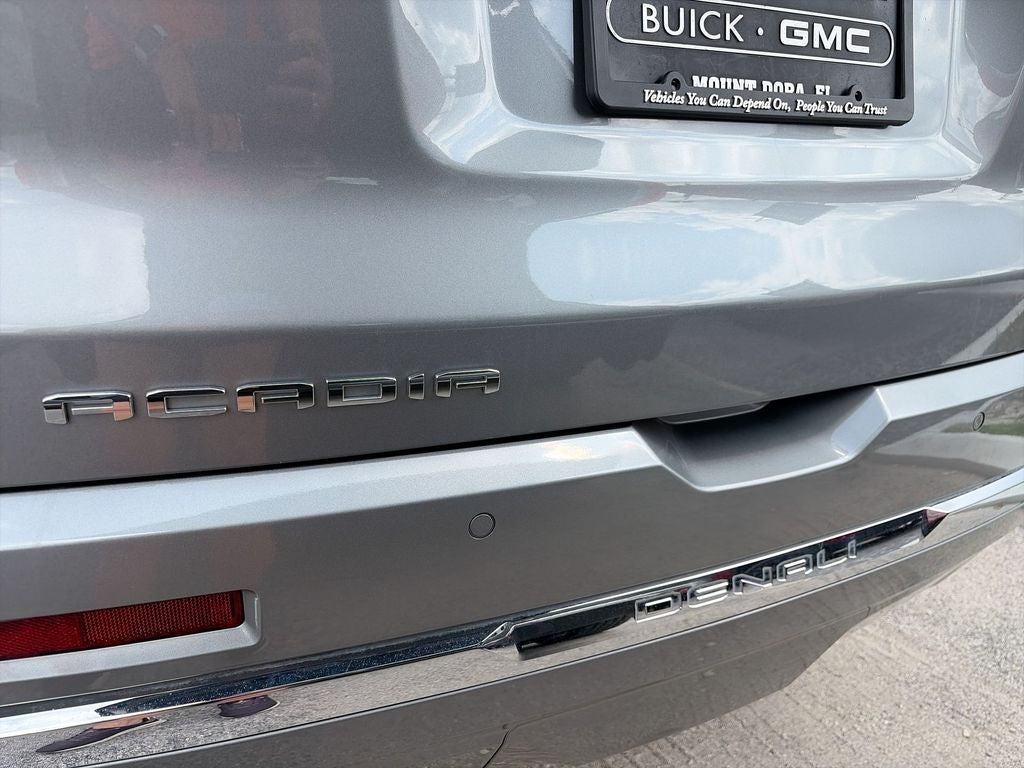 2023 GMC Acadia Denali