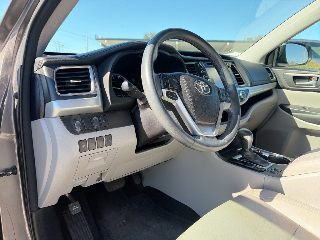 2016 Toyota Highlander XLE V6