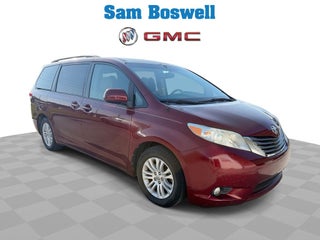 2014 Toyota Sienna XLE 8 Passenger