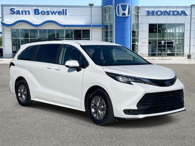 2023 Toyota Sienna LE 8 Passenger