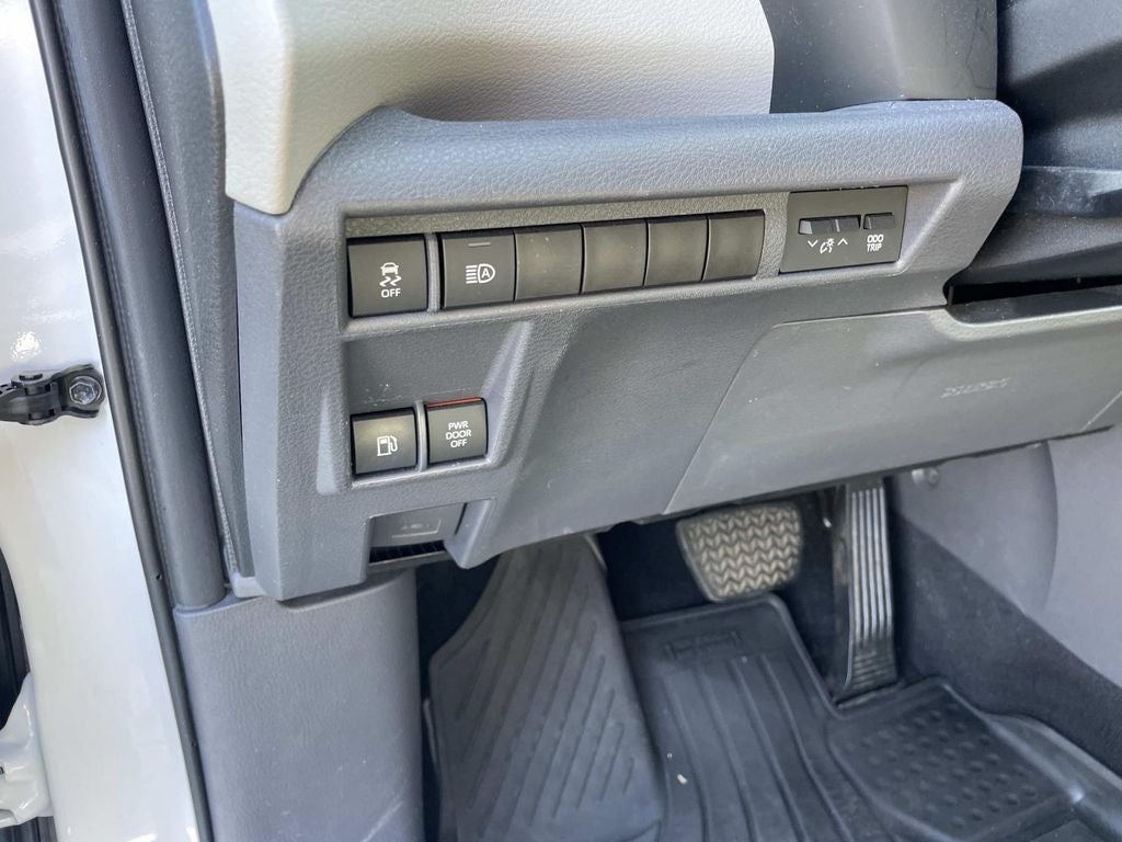 2023 Toyota Sienna LE 8 Passenger