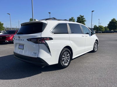2023 Toyota Sienna LE 8 Passenger