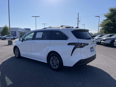 2023 Toyota Sienna LE 8 Passenger
