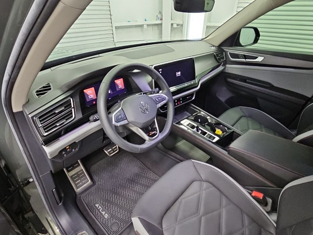 2024 Volkswagen Atlas 2.0T Peak Edition SEL