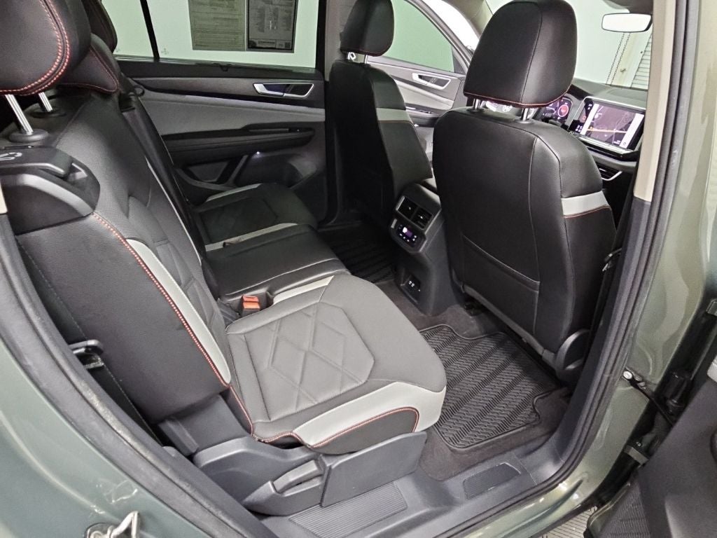 2024 Volkswagen Atlas 2.0T Peak Edition SEL