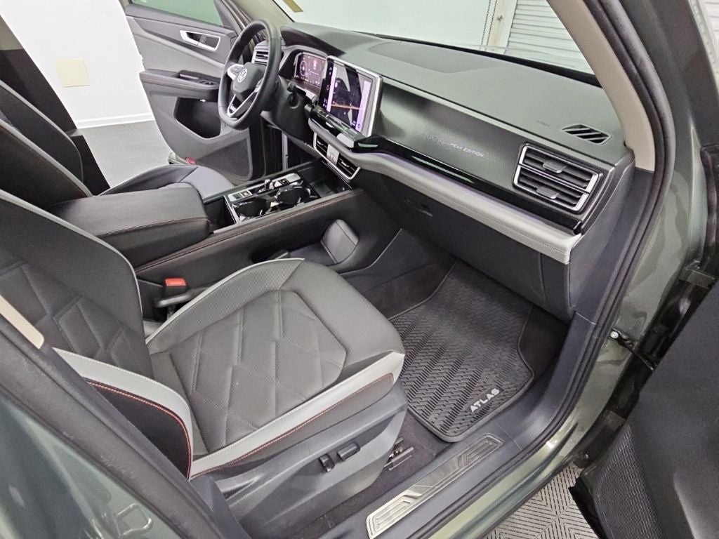 2024 Volkswagen Atlas 2.0T Peak Edition SEL