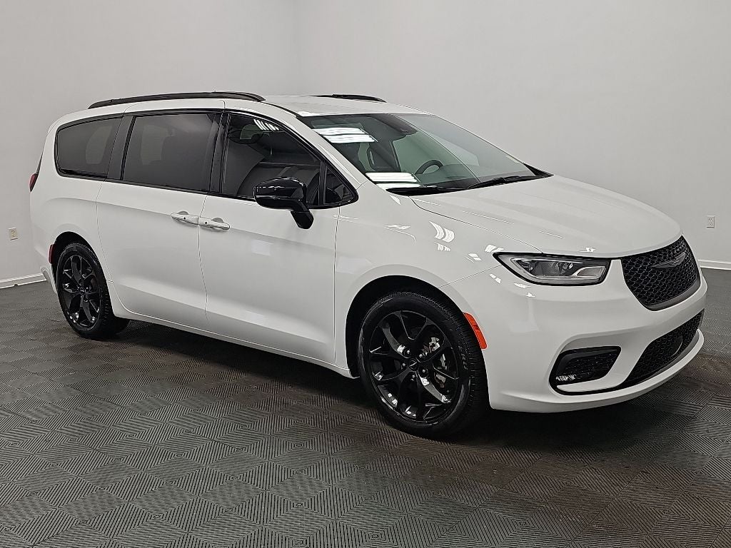 2024 Chrysler Pacifica Touring L S APPEARANCE PKG