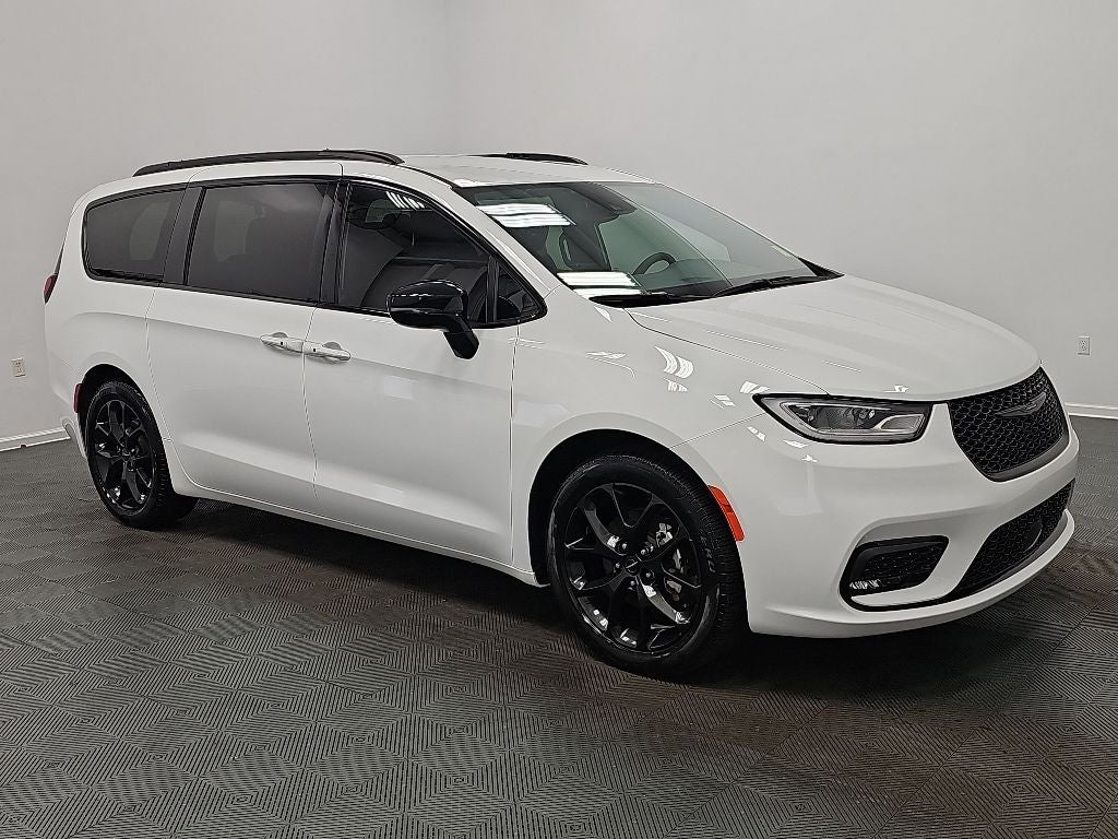 2024 Chrysler Pacifica Touring L S APPEARANCE PKG