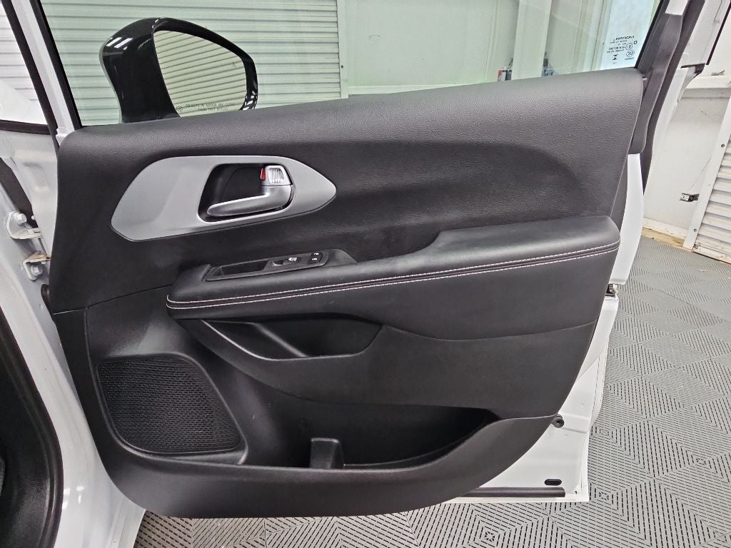 2024 Chrysler Pacifica Touring L S APPEARANCE PKG