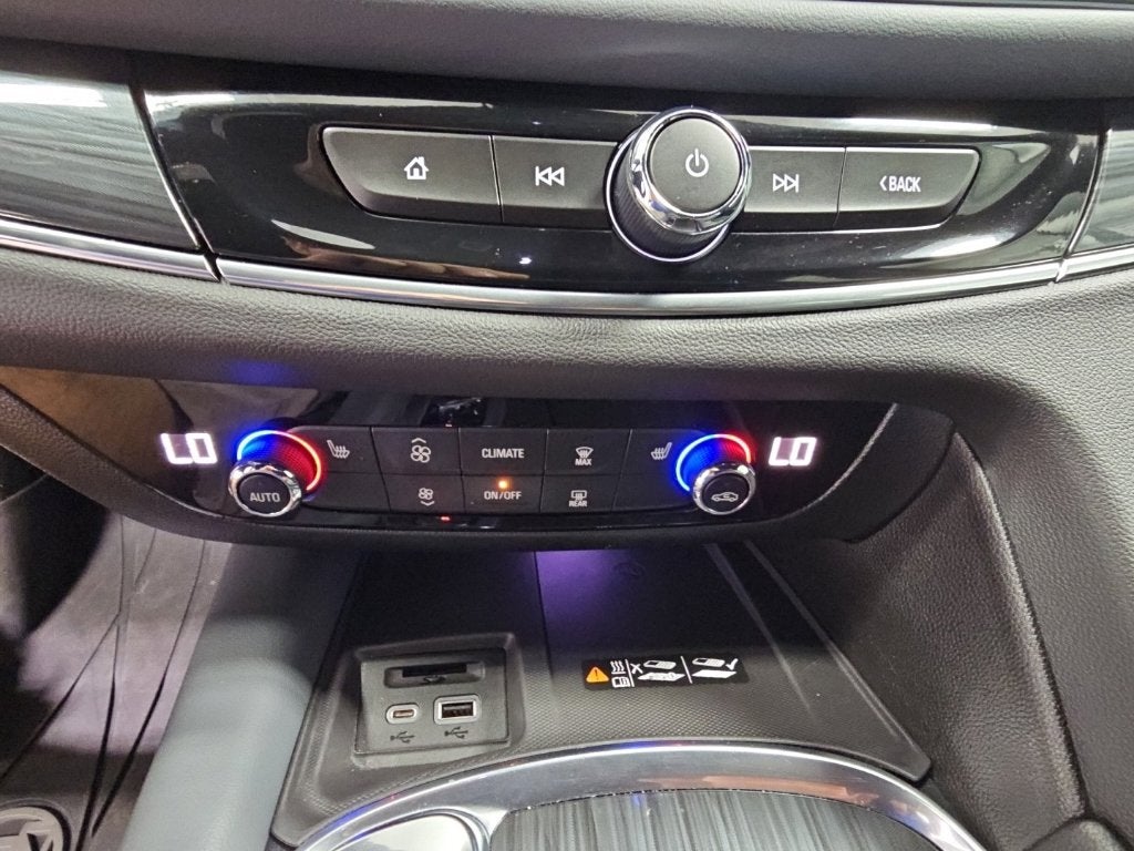 2024 Buick Enclave Essence
