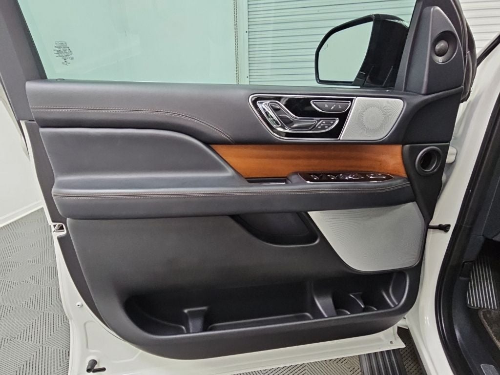 2022 Lincoln Navigator Black Label