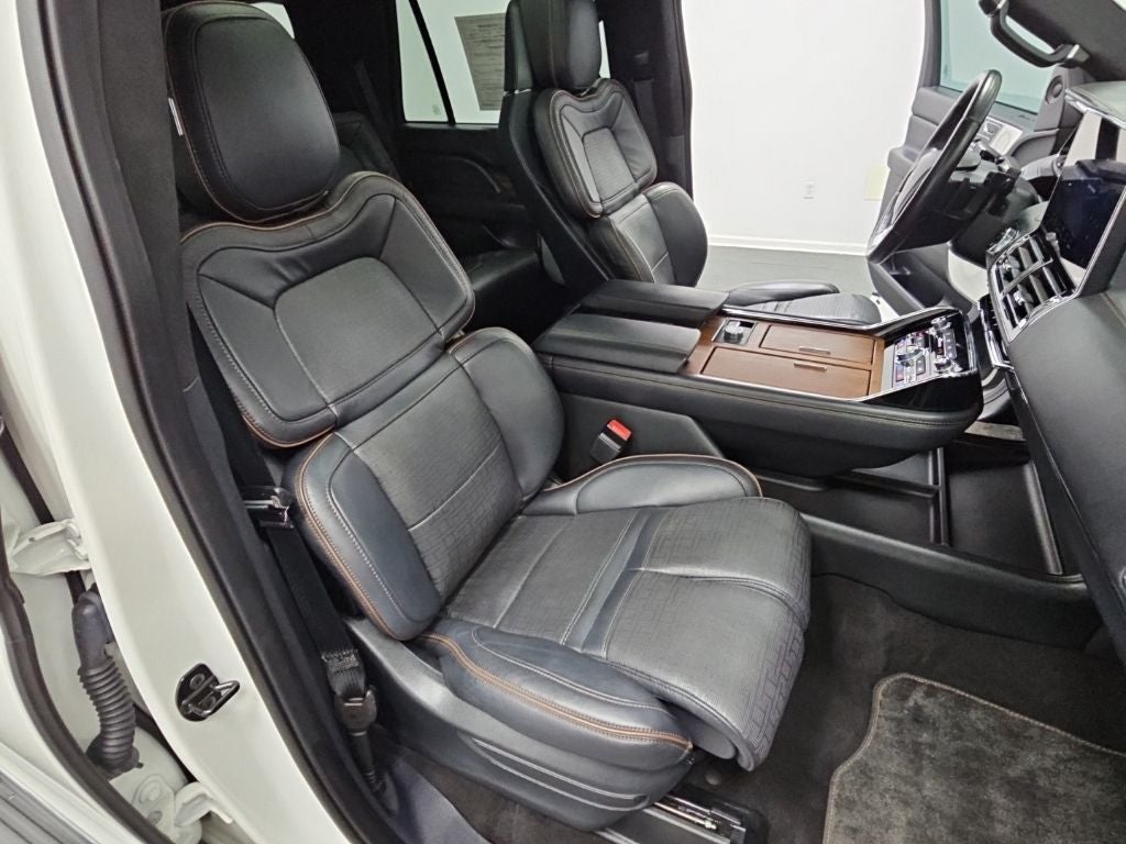 2022 Lincoln Navigator Black Label